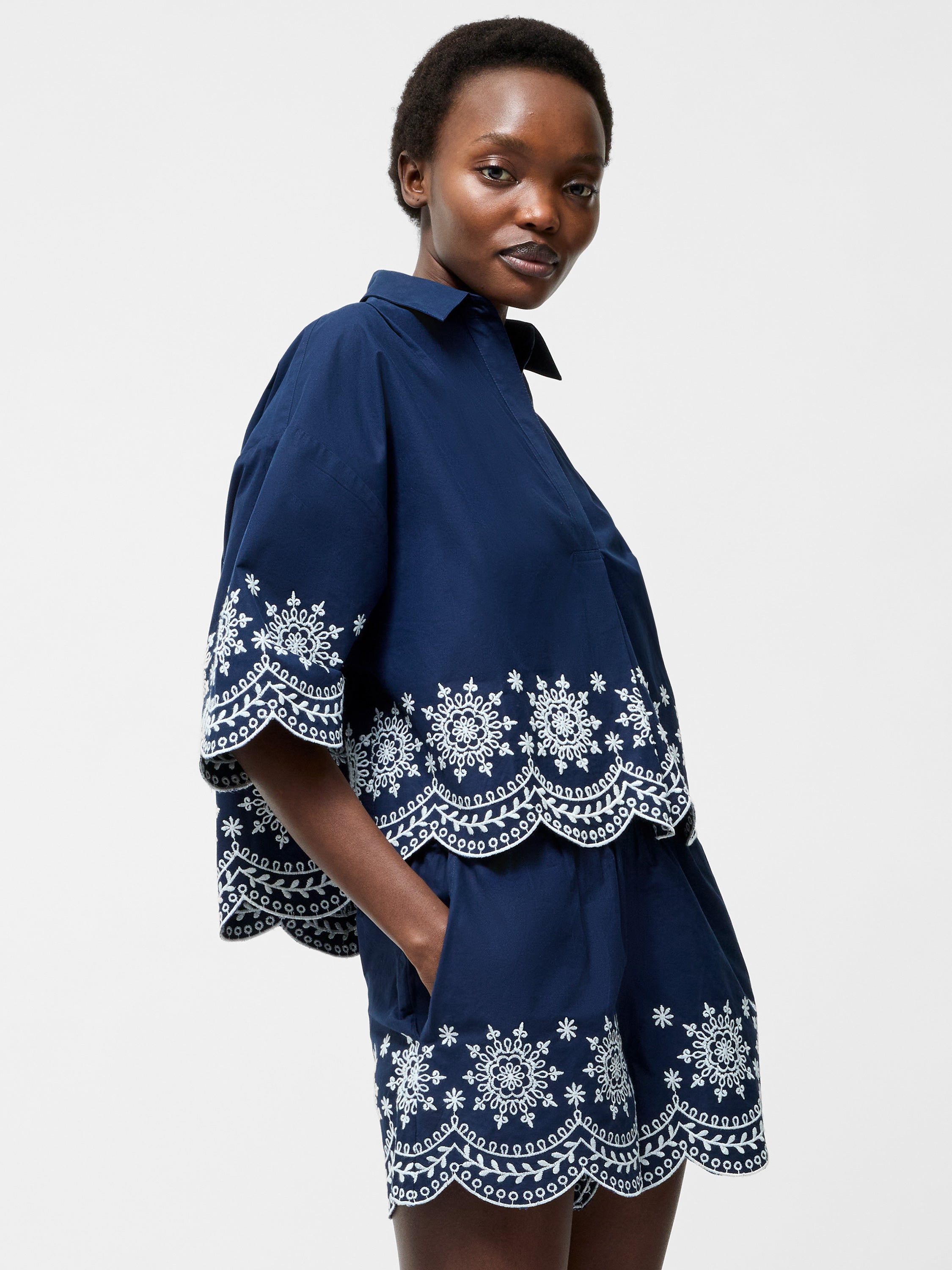 Embroidered Hem Popover Short Sleeve Shirt Midnight/Linen White