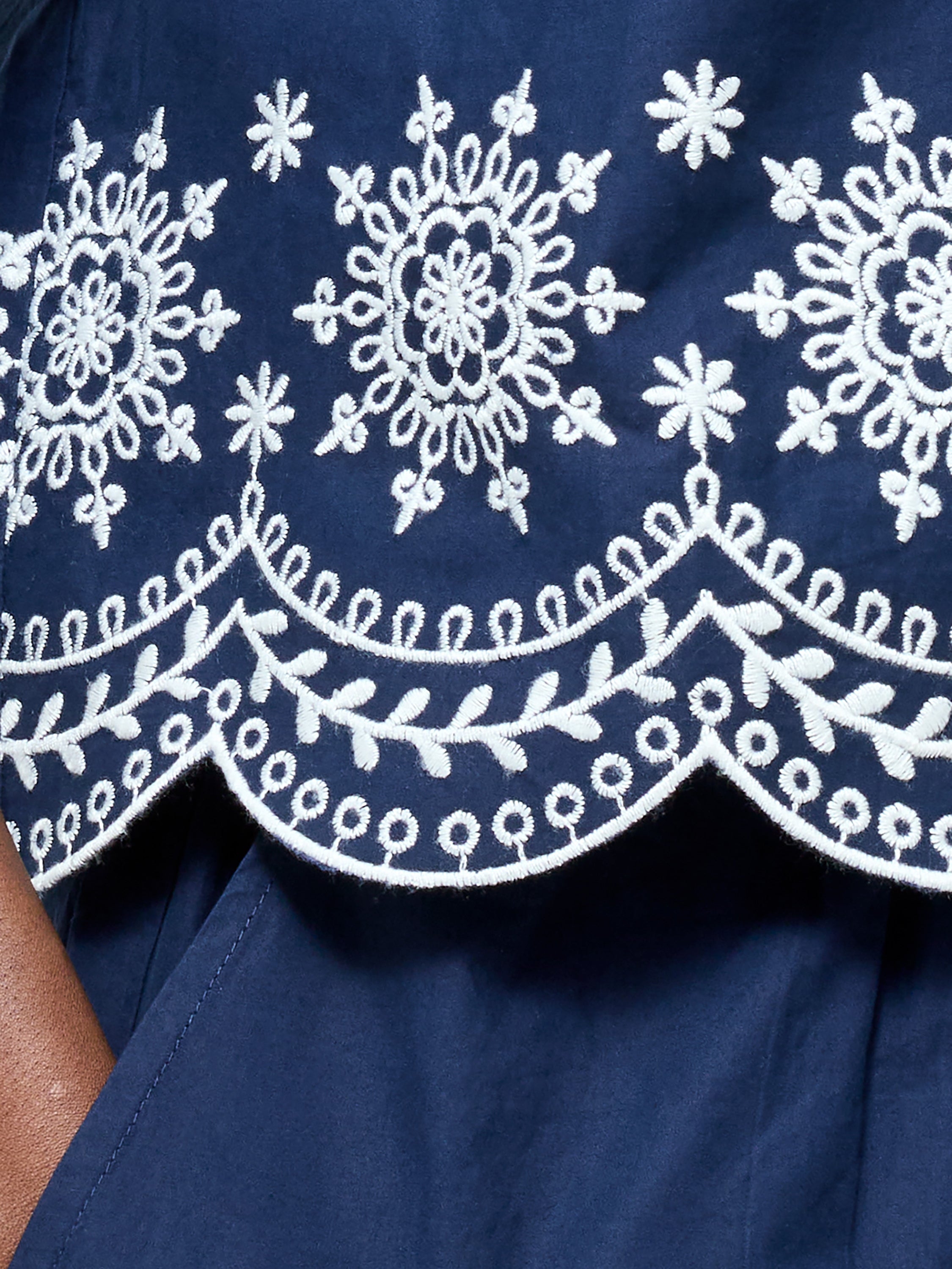 Embroidered Hem Popover Short Sleeve Shirt