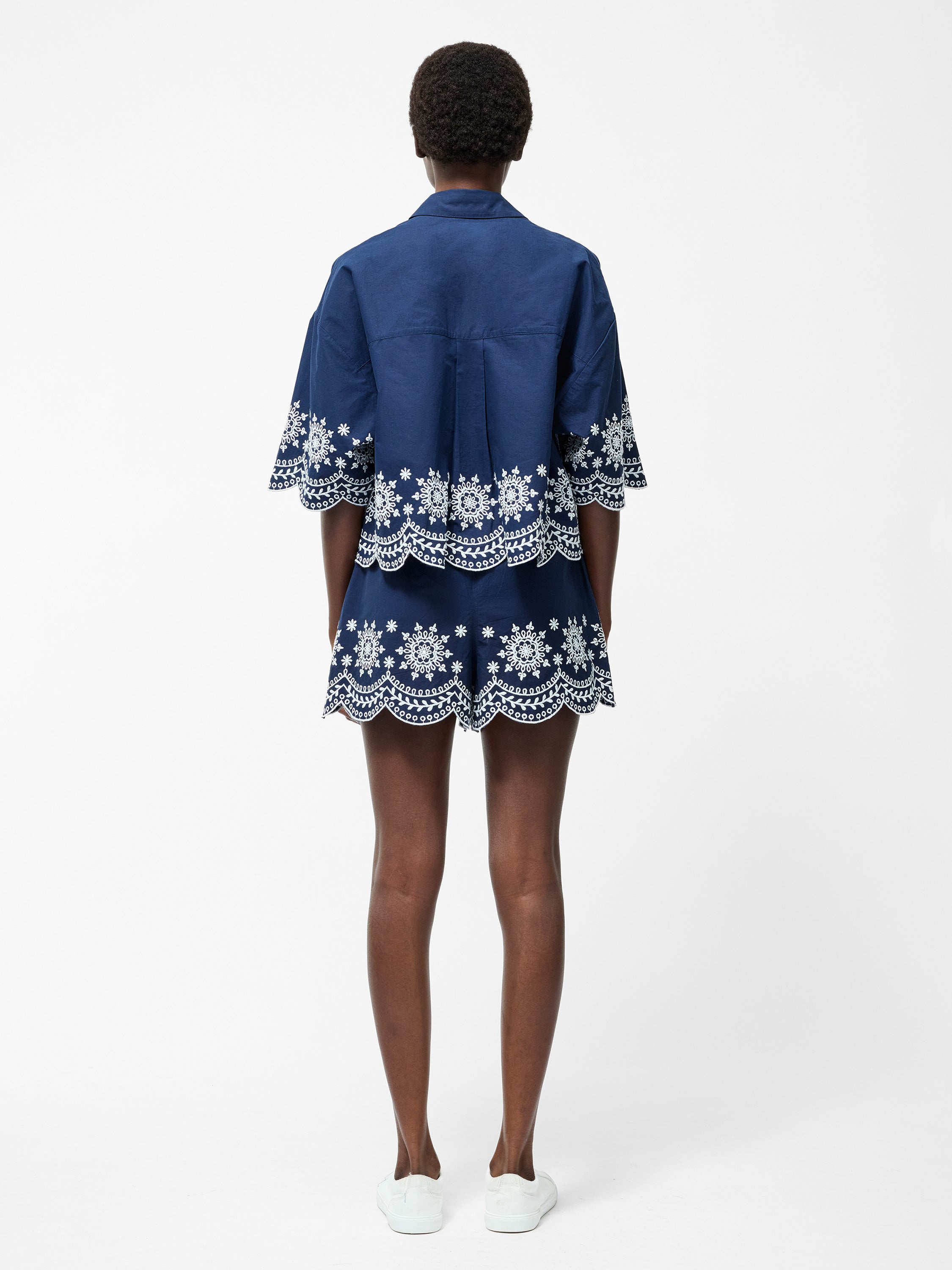Embroidered Hem Popover Short Sleeve Shirt