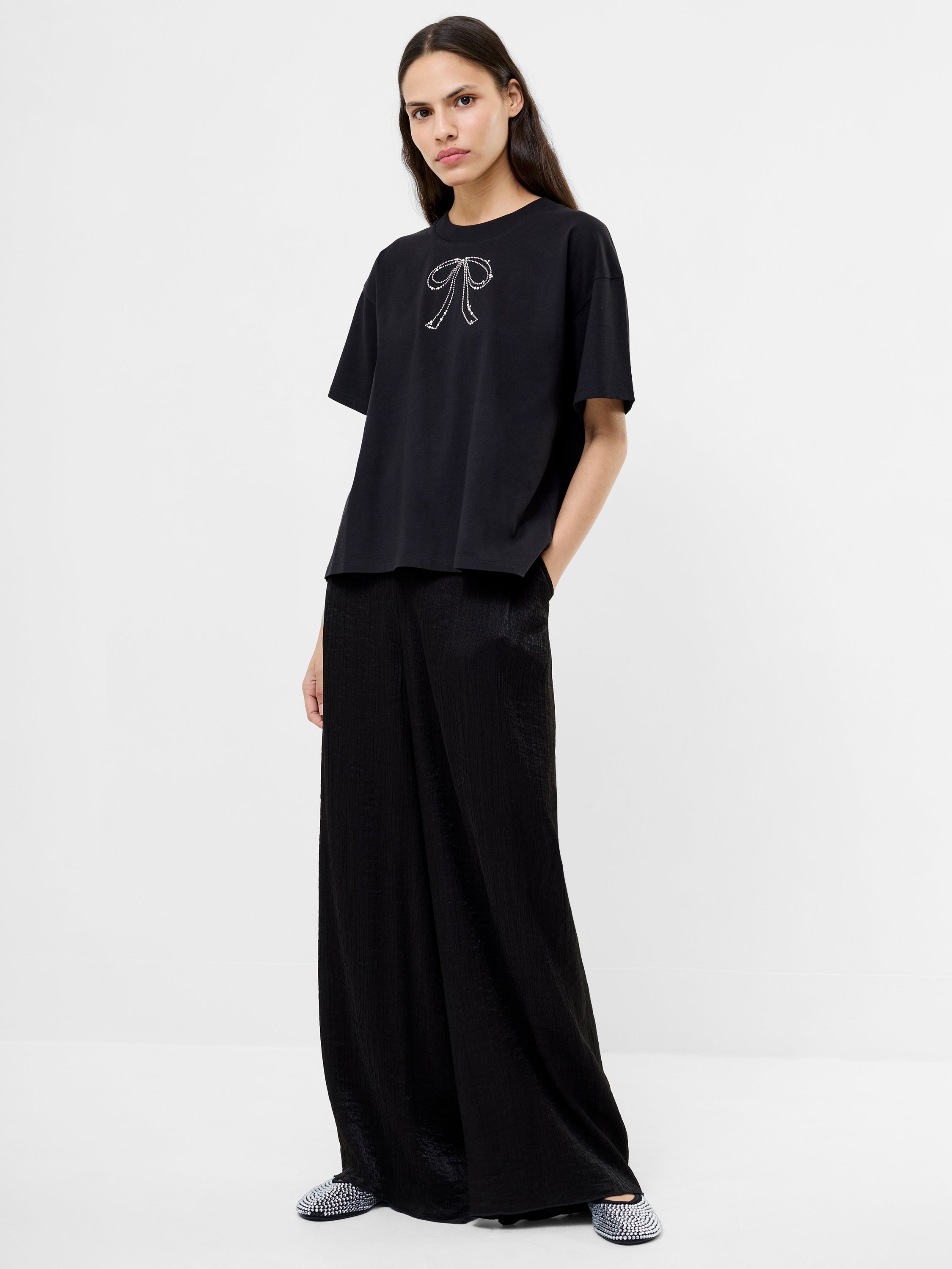 Pearl Hotfix Bow Short Sleeve T-Shirt