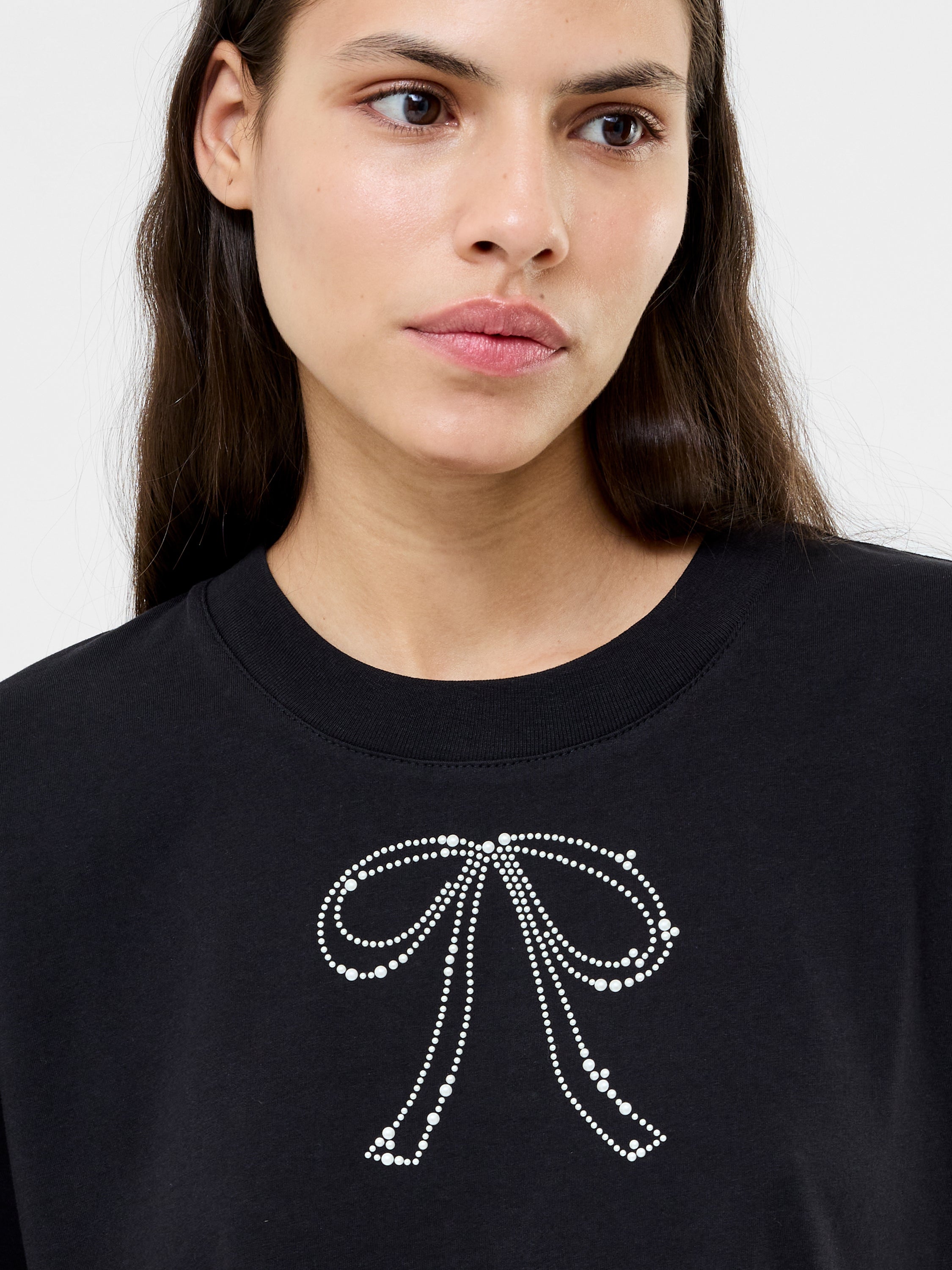 Pearl Hotfix Bow Short Sleeve T-Shirt