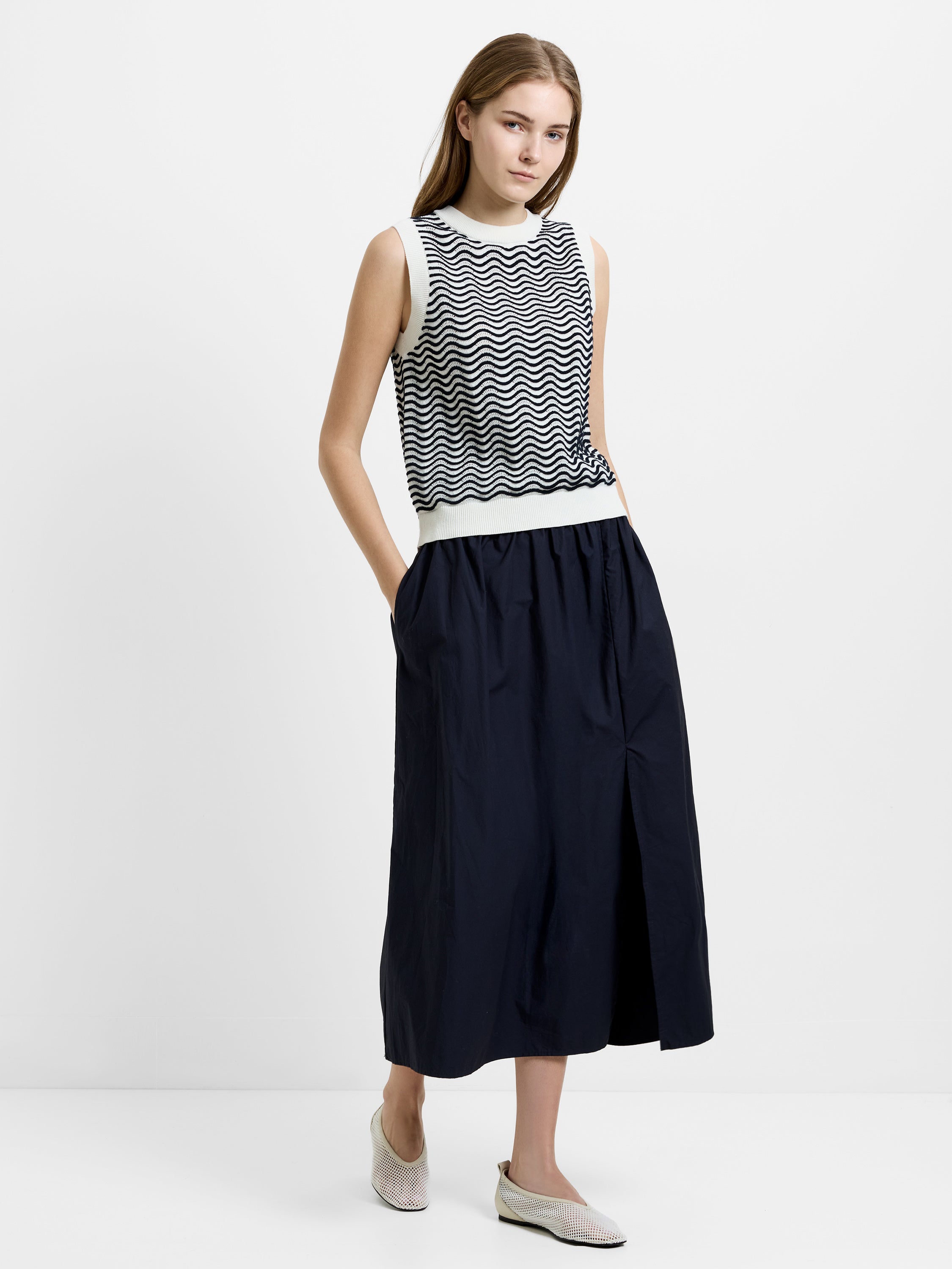 London Sleeveless Wave Knit Jumper