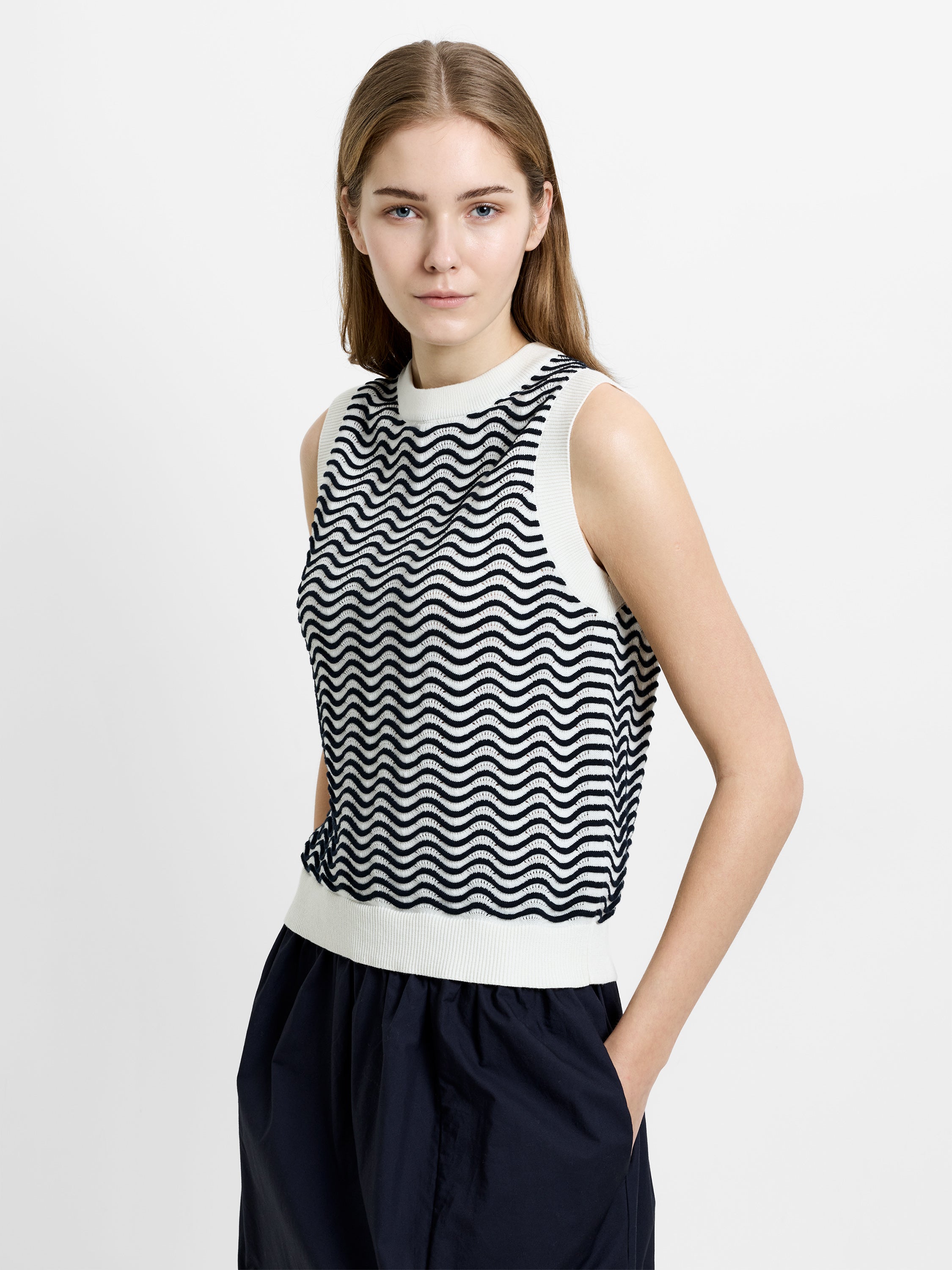 London Sleeveless Wave Knit Jumper