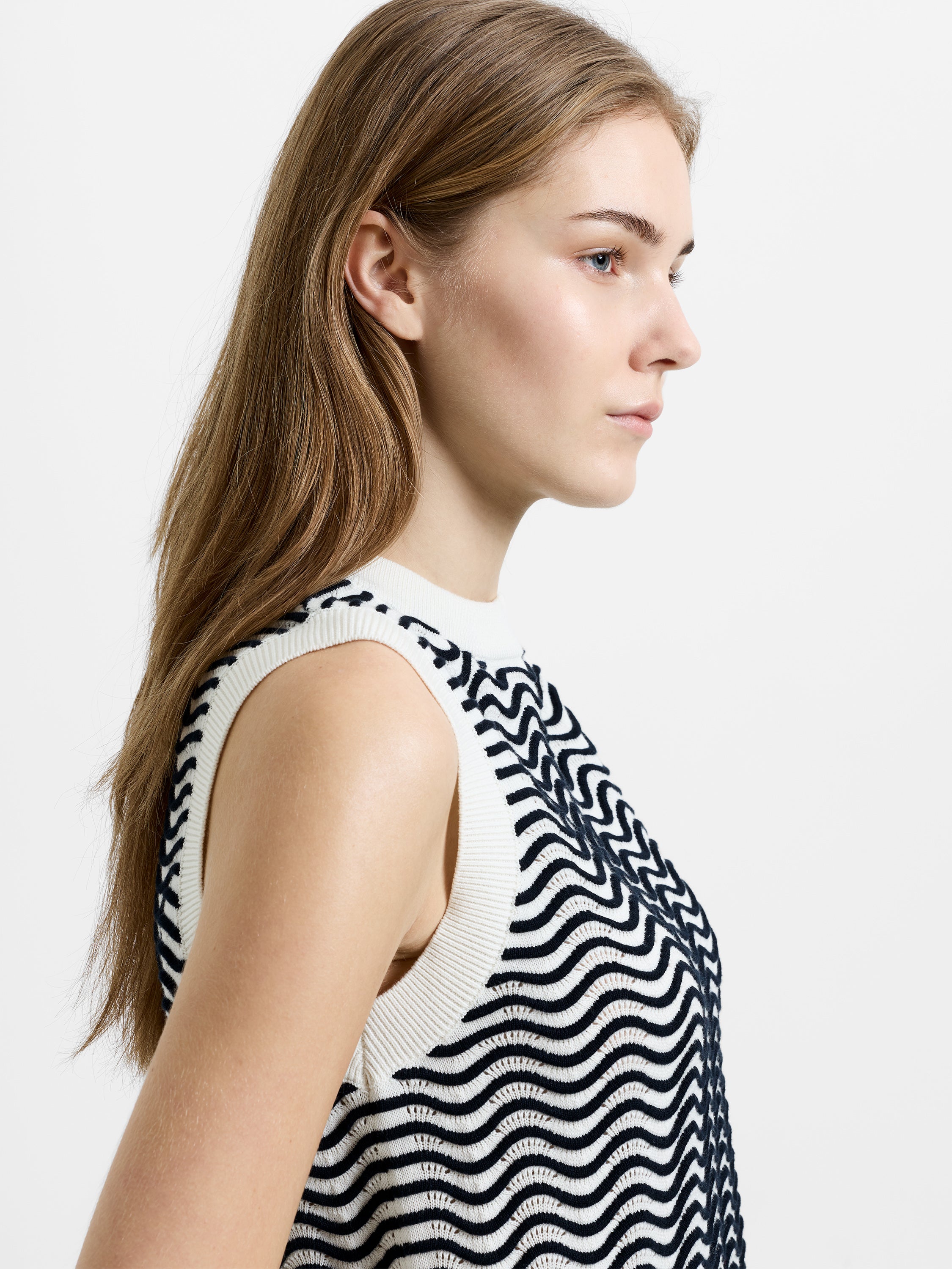London Sleeveless Wave Knit Jumper