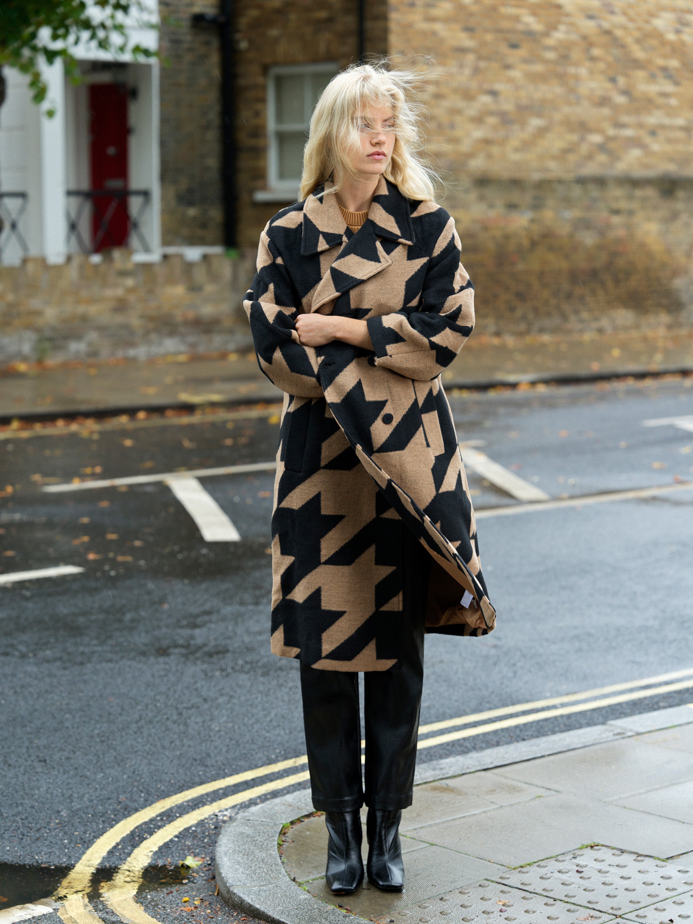 Lucilla Houndstooth Coat Black/Camel Brown | French Connection UK