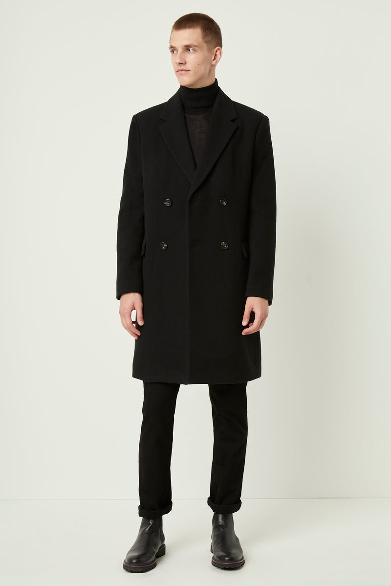 Black single sales breasted overcoat