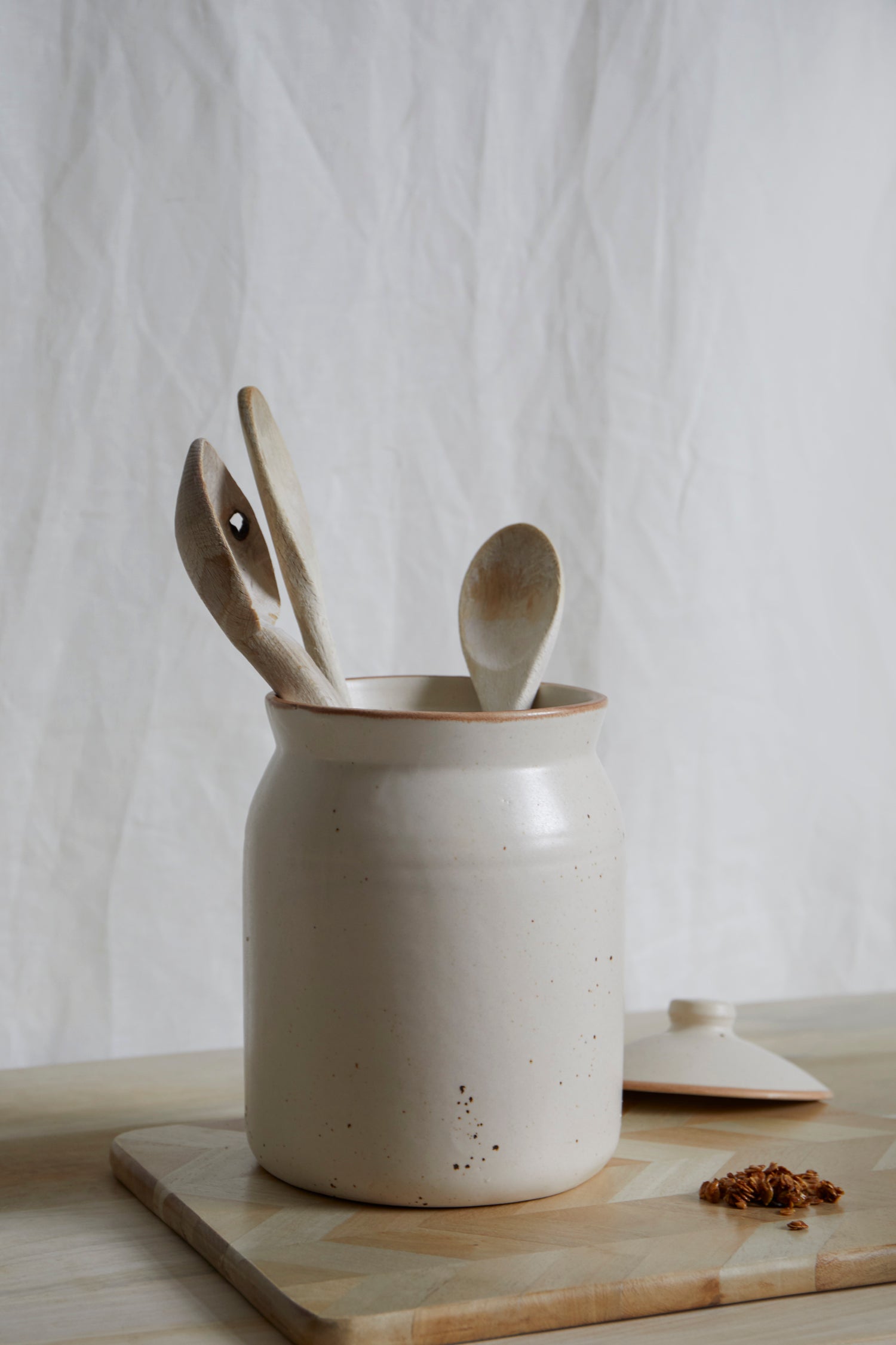 shoreline crockery jar with lid natural