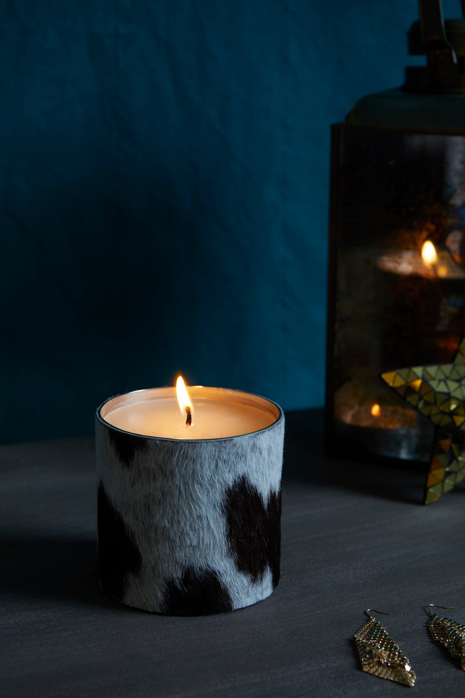 natural cowhide candle black/white