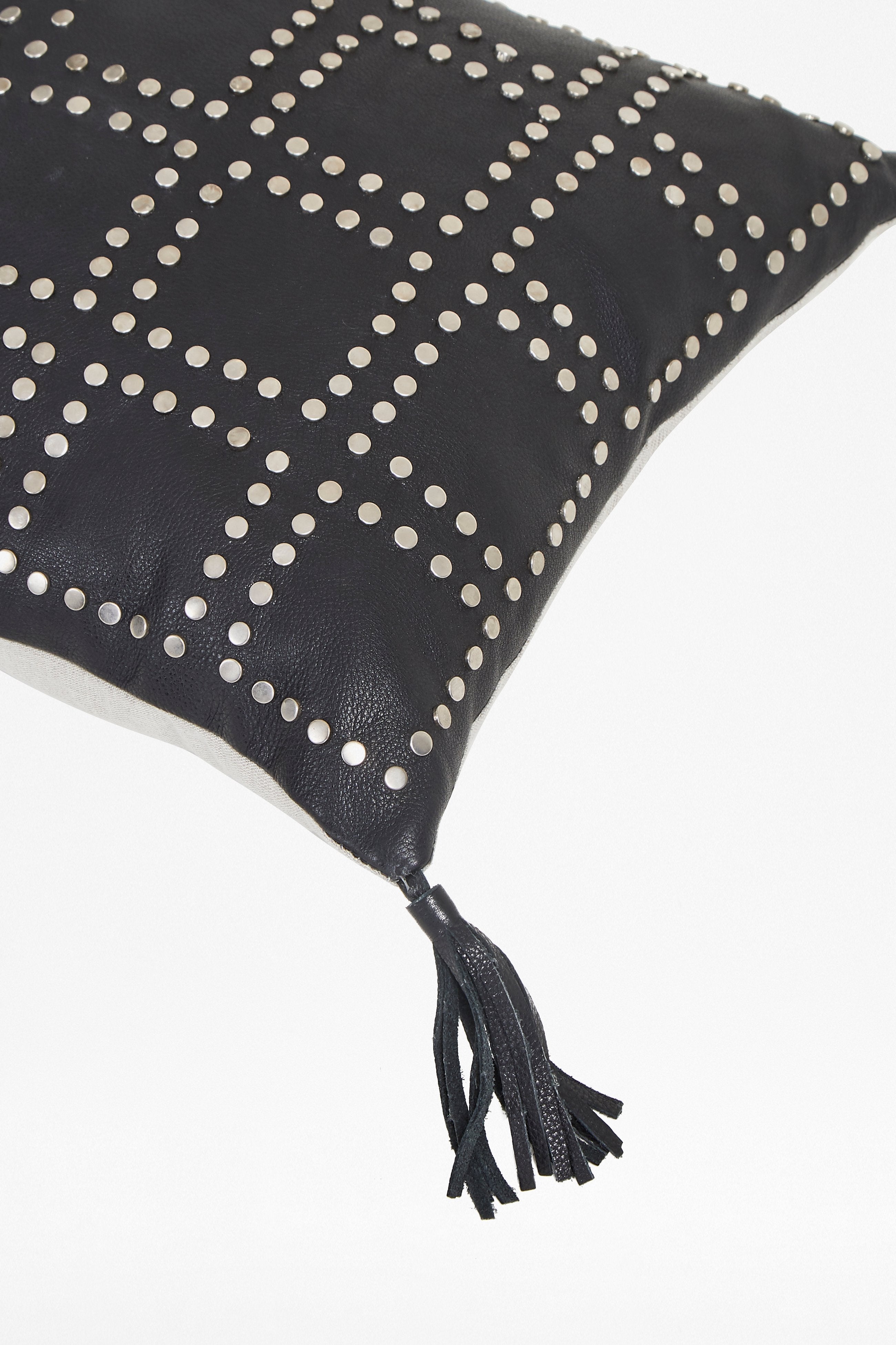 silver stud tassel cushion black/silver