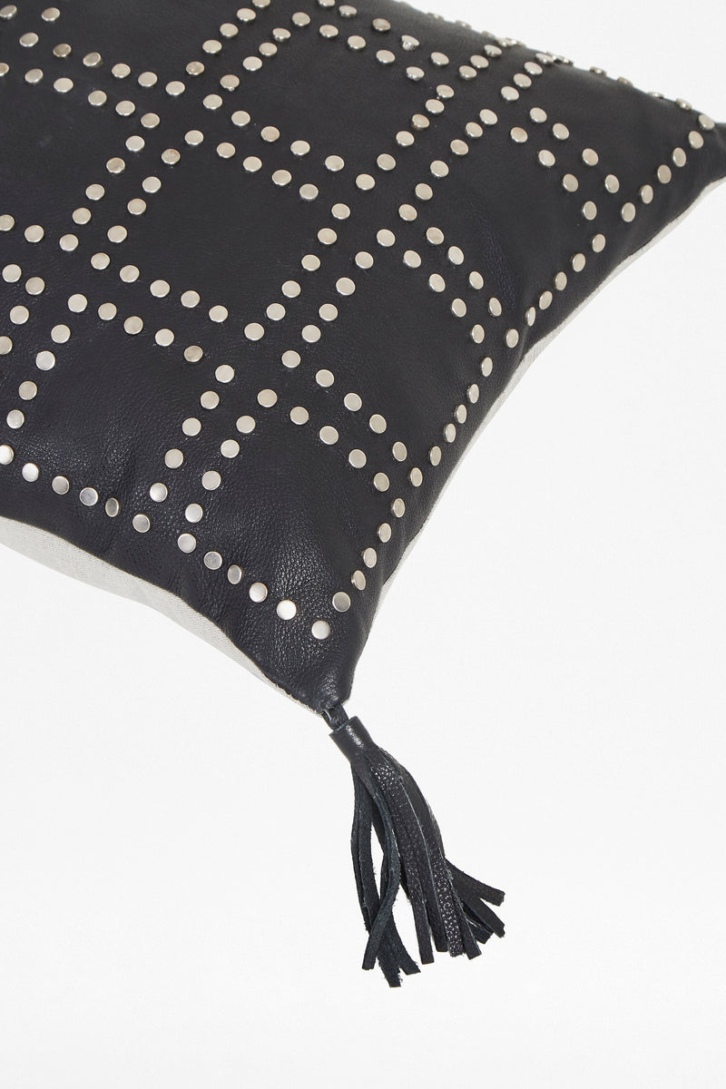 silver stud tassel cushion black/silver