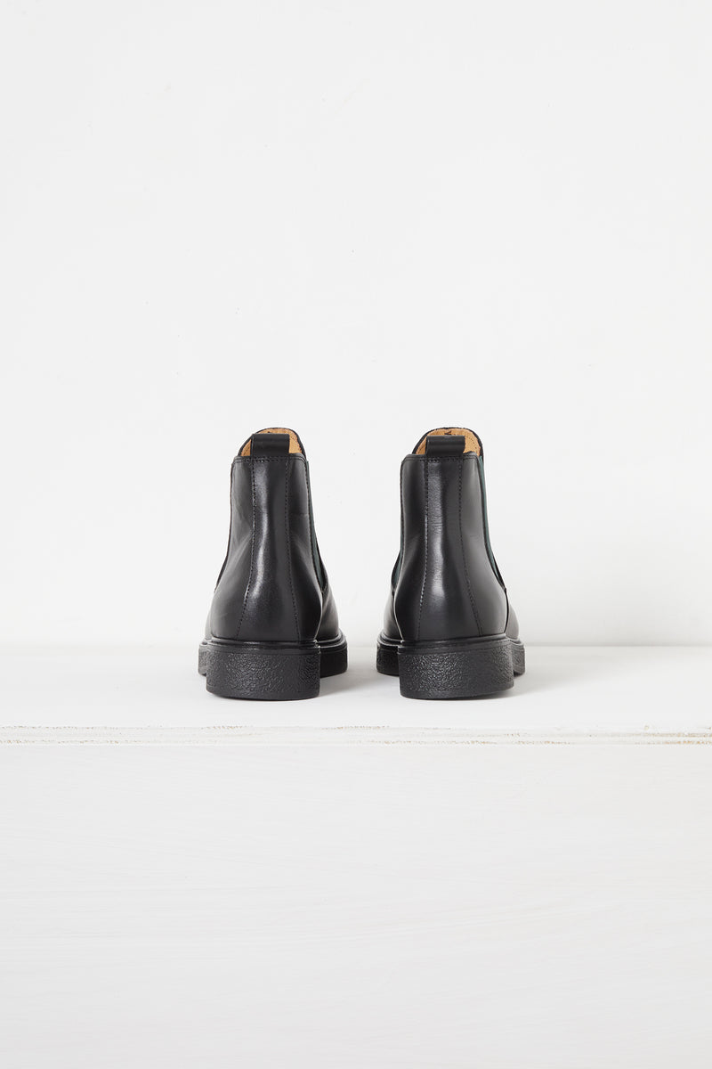 nora crepe sole chelsea boots black/bayou green